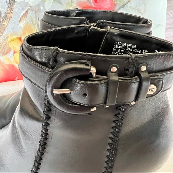 CLARKS ARTIZIEN LEATHER BOOTS SIZE 10W - Picture 6 of 9